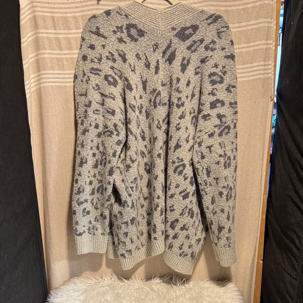 Easel Gray Animal Print Women's Cardigan